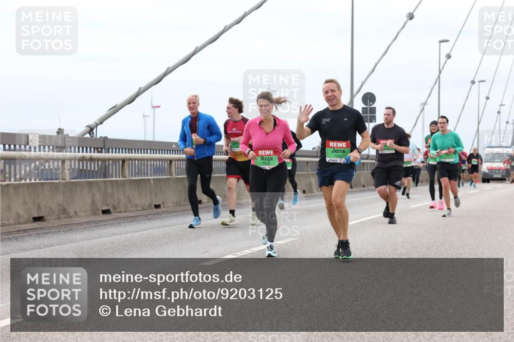 03.10.2025 - Köhlbrandbrückenlauf Lena Gebhardt http://msf.ph/oto/9203125 03.10.2025 15:51:54 Position 2 7412, 7334 meine-sportfotos.de