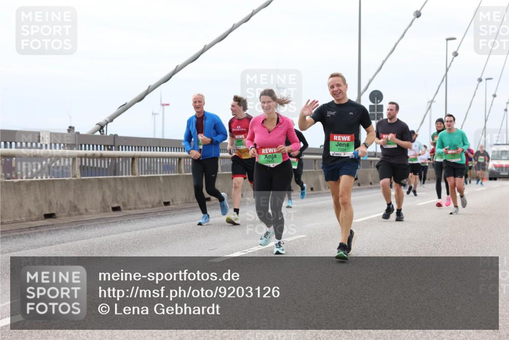 03.10.2025 - Köhlbrandbrückenlauf Lena Gebhardt http://msf.ph/oto/9203126 03.10.2025 15:51:54 Position 2 7334, 7412 meine-sportfotos.de