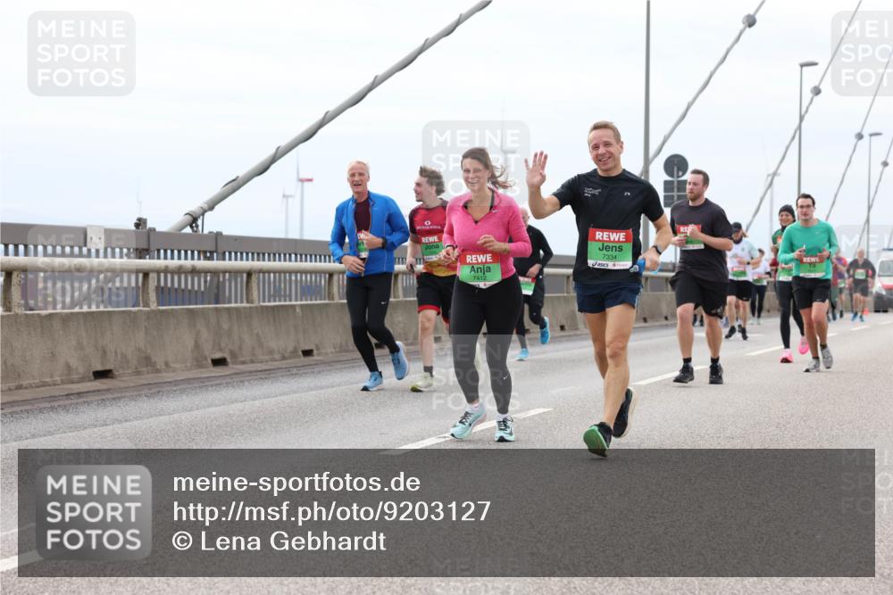 03.10.2025 - Köhlbrandbrückenlauf Lena Gebhardt http://msf.ph/oto/9203127 03.10.2025 15:51:54 Position 2 7334, 7412 meine-sportfotos.de