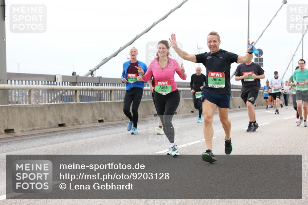 03.10.2025 - Köhlbrandbrückenlauf Lena Gebhardt http://msf.ph/oto/9203128 03.10.2025 15:51:55 Position 2 9, 7412, 7334 meine-sportfotos.de