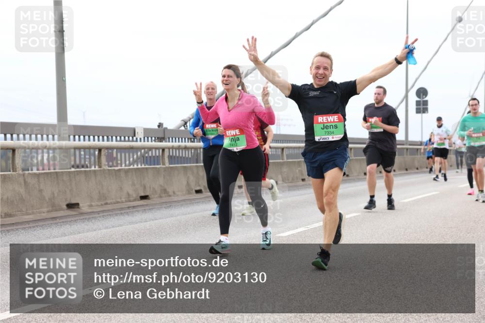03.10.2025 - Köhlbrandbrückenlauf Lena Gebhardt http://msf.ph/oto/9203130 03.10.2025 15:51:55 Position 2 9, 7412, 7334 meine-sportfotos.de