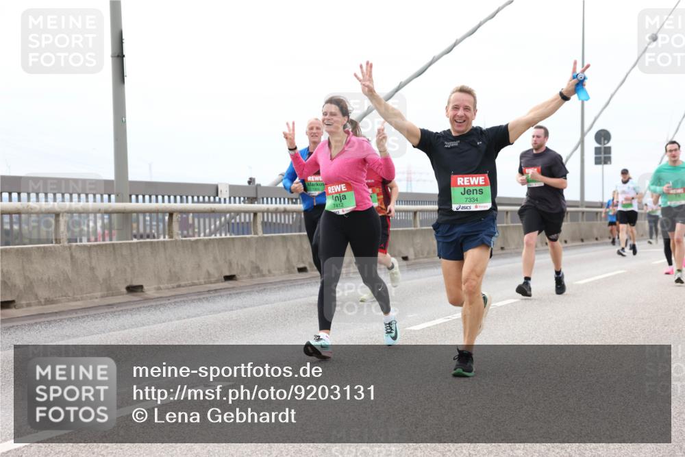 03.10.2025 - Köhlbrandbrückenlauf Lena Gebhardt http://msf.ph/oto/9203131 03.10.2025 15:51:55 Position 2 7412, 7334 meine-sportfotos.de