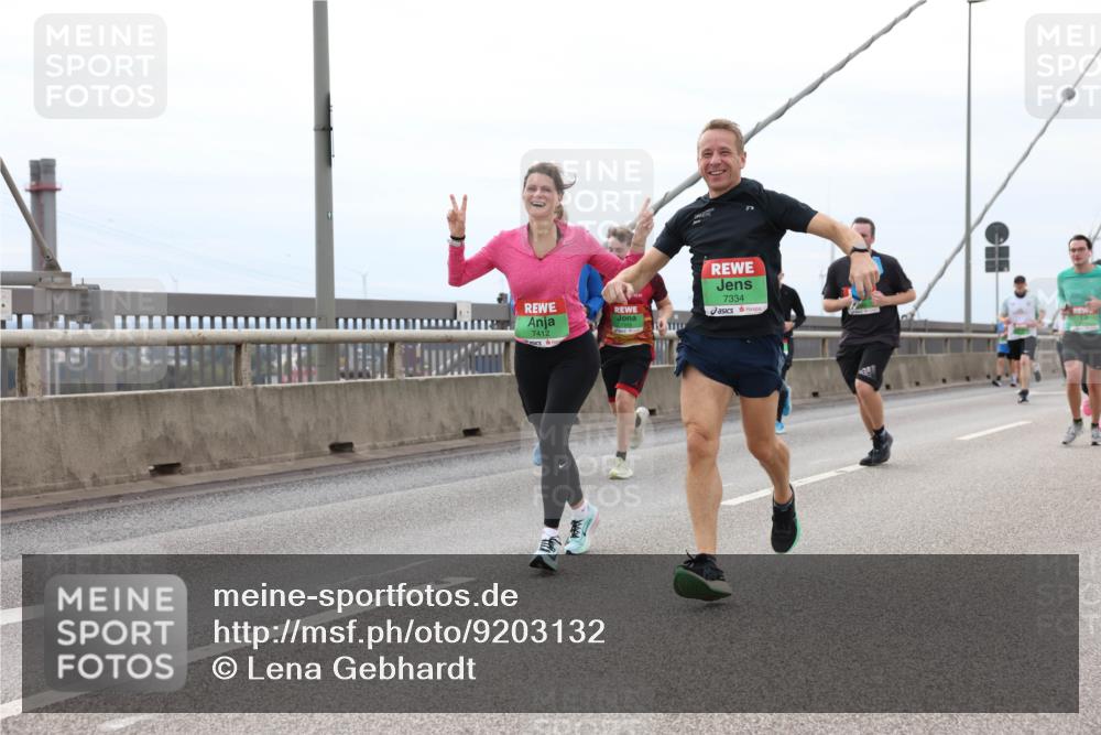 03.10.2025 - Köhlbrandbrückenlauf Lena Gebhardt http://msf.ph/oto/9203132 03.10.2025 15:51:55 Position 2 7412, 7334 meine-sportfotos.de