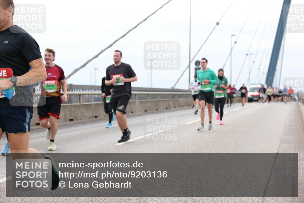 03.10.2025 - Köhlbrandbrückenlauf Lena Gebhardt http://msf.ph/oto/9203136 03.10.2025 15:51:56 Position 2  meine-sportfotos.de