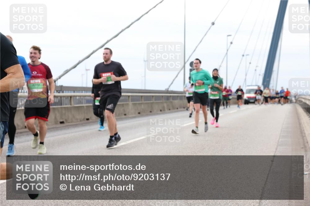 03.10.2025 - Köhlbrandbrückenlauf Lena Gebhardt http://msf.ph/oto/9203137 03.10.2025 15:51:56 Position 2  meine-sportfotos.de