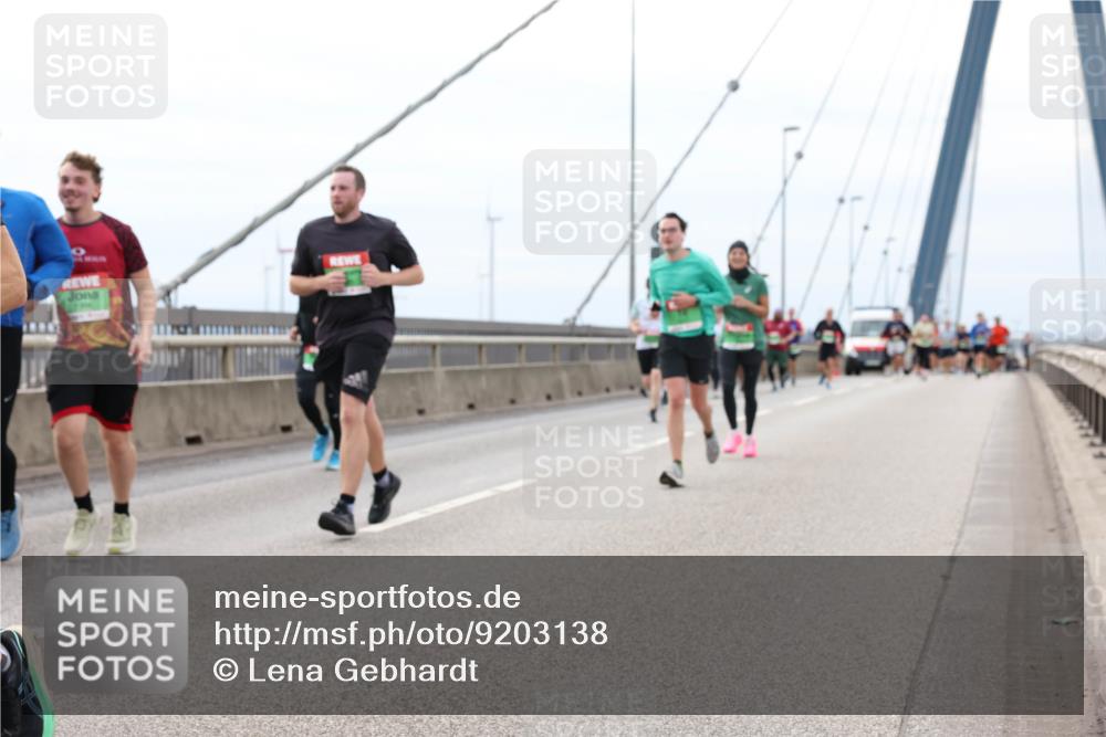 03.10.2025 - Köhlbrandbrückenlauf Lena Gebhardt http://msf.ph/oto/9203138 03.10.2025 15:51:56 Position 2  meine-sportfotos.de