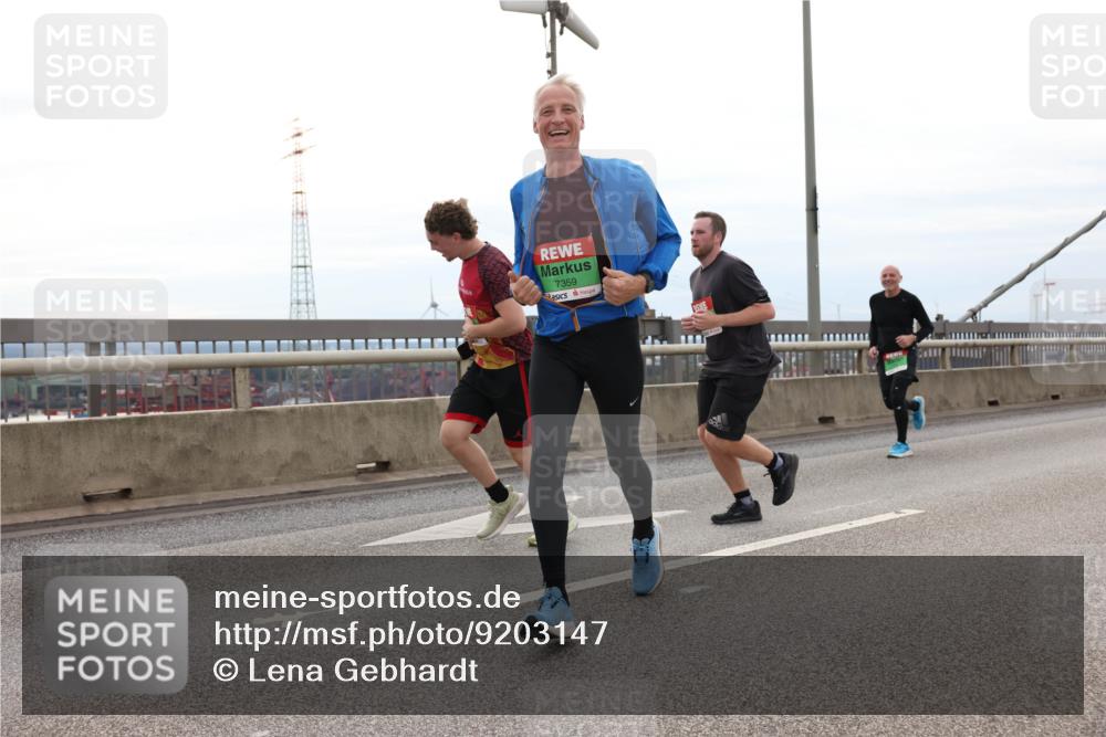 03.10.2025 - Köhlbrandbrückenlauf Lena Gebhardt http://msf.ph/oto/9203147 03.10.2025 15:51:58 Position 2 7359 meine-sportfotos.de