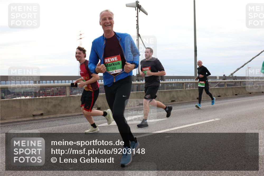 03.10.2025 - Köhlbrandbrückenlauf Lena Gebhardt http://msf.ph/oto/9203148 03.10.2025 15:51:58 Position 2 0, 7359 meine-sportfotos.de