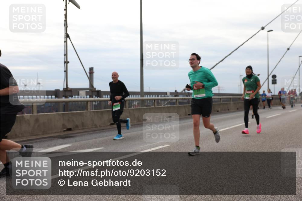 03.10.2025 - Köhlbrandbrückenlauf Lena Gebhardt http://msf.ph/oto/9203152 03.10.2025 15:51:59 Position 2  meine-sportfotos.de