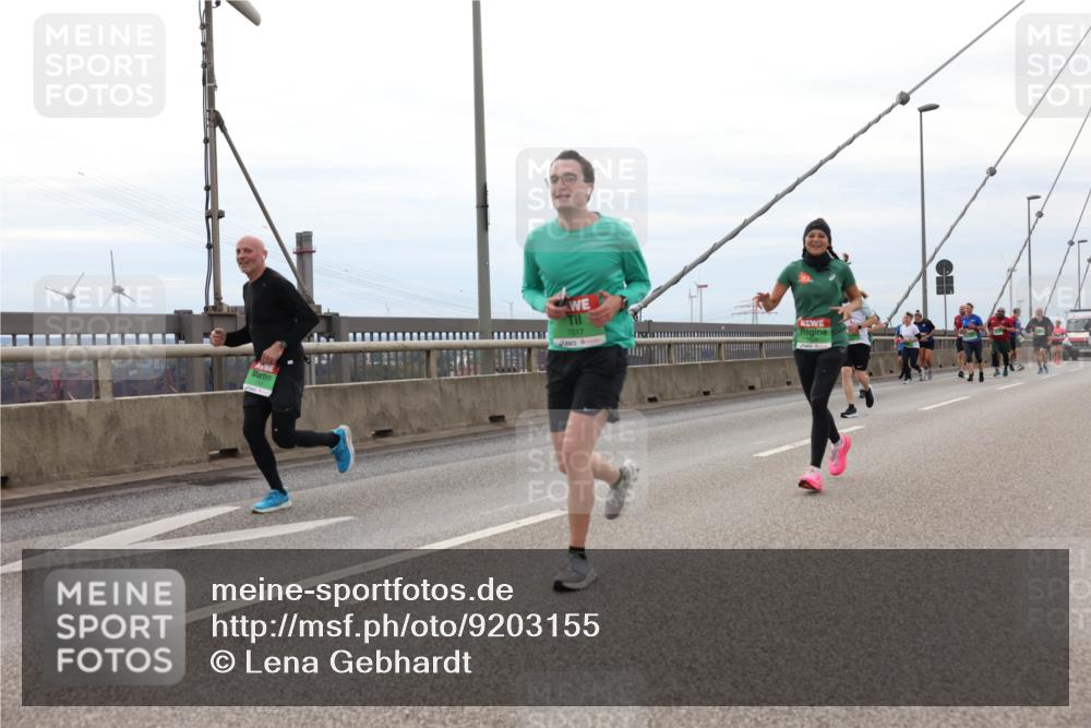 03.10.2025 - Köhlbrandbrückenlauf Lena Gebhardt http://msf.ph/oto/9203155 03.10.2025 15:51:59 Position 2 7617 meine-sportfotos.de