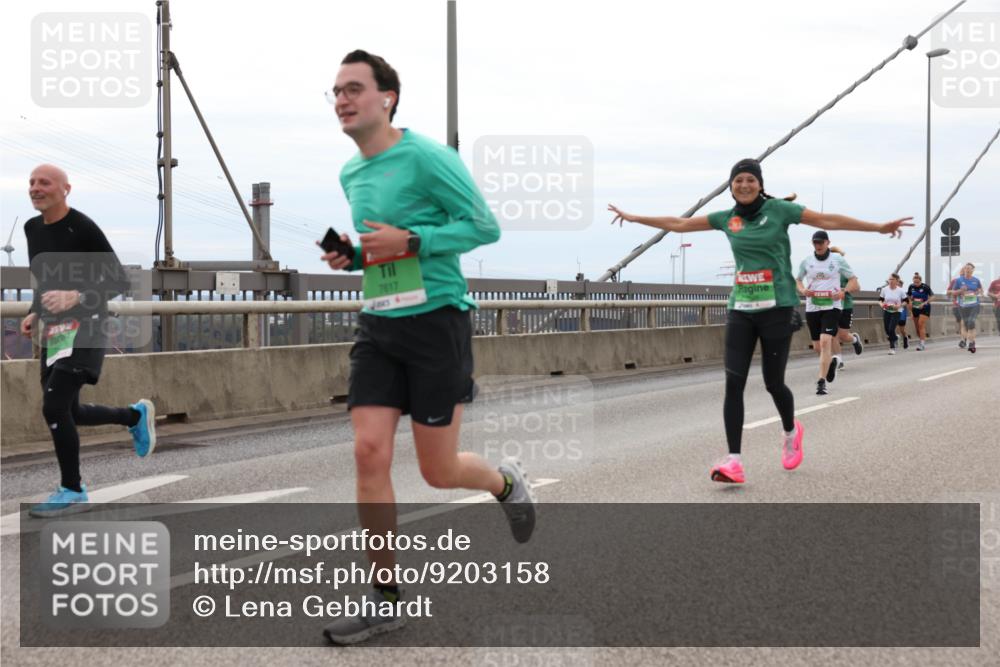 03.10.2025 - Köhlbrandbrückenlauf Lena Gebhardt http://msf.ph/oto/9203158 03.10.2025 15:51:59 Position 2 7617 meine-sportfotos.de
