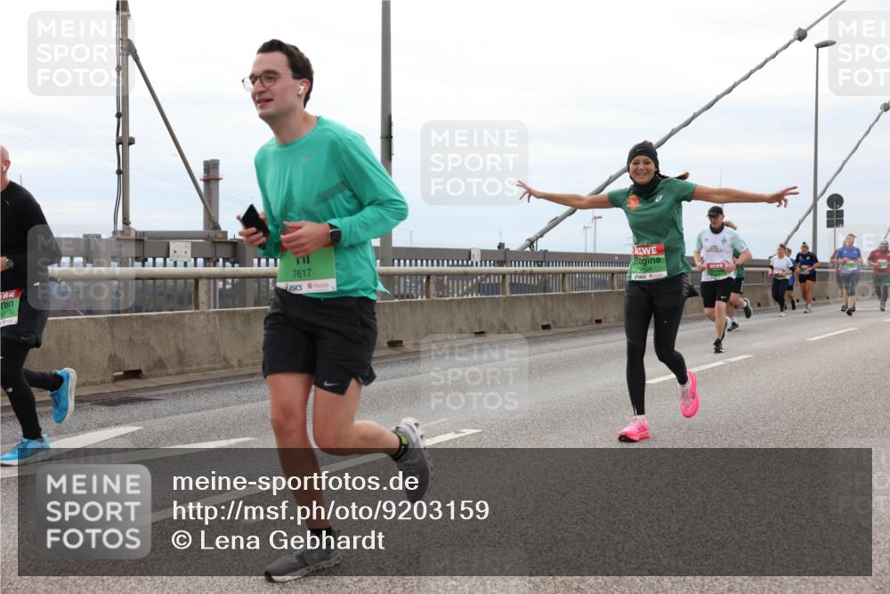03.10.2025 - Köhlbrandbrückenlauf Lena Gebhardt http://msf.ph/oto/9203159 03.10.2025 15:51:59 Position 2 747, 7617 meine-sportfotos.de