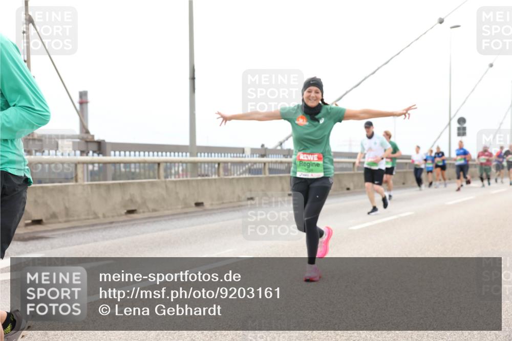 03.10.2025 - Köhlbrandbrückenlauf Lena Gebhardt http://msf.ph/oto/9203161 03.10.2025 15:52:00 Position 2  meine-sportfotos.de