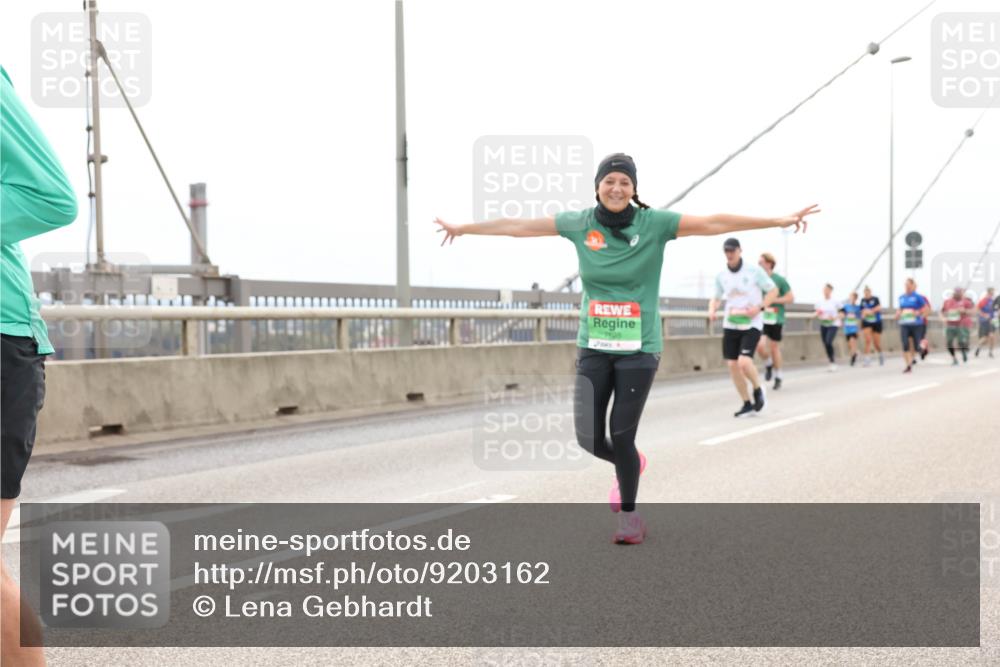 03.10.2025 - Köhlbrandbrückenlauf Lena Gebhardt http://msf.ph/oto/9203162 03.10.2025 15:52:00 Position 2  meine-sportfotos.de