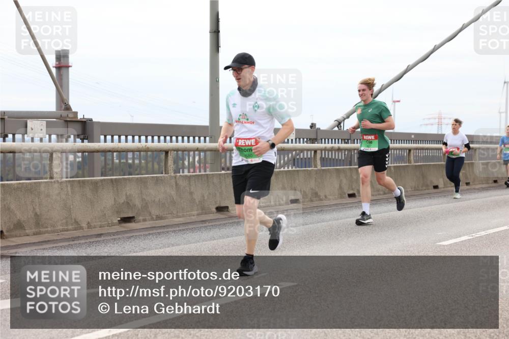 03.10.2025 - Köhlbrandbrückenlauf Lena Gebhardt http://msf.ph/oto/9203170 03.10.2025 15:52:02 Position 2 580 meine-sportfotos.de