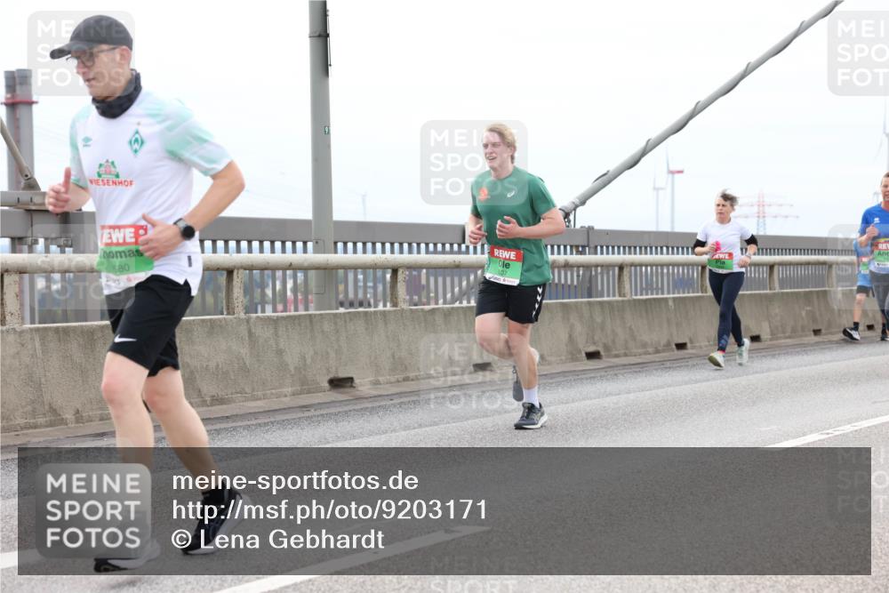 03.10.2025 - Köhlbrandbrückenlauf Lena Gebhardt http://msf.ph/oto/9203171 03.10.2025 15:52:02 Position 2 580, 137 meine-sportfotos.de