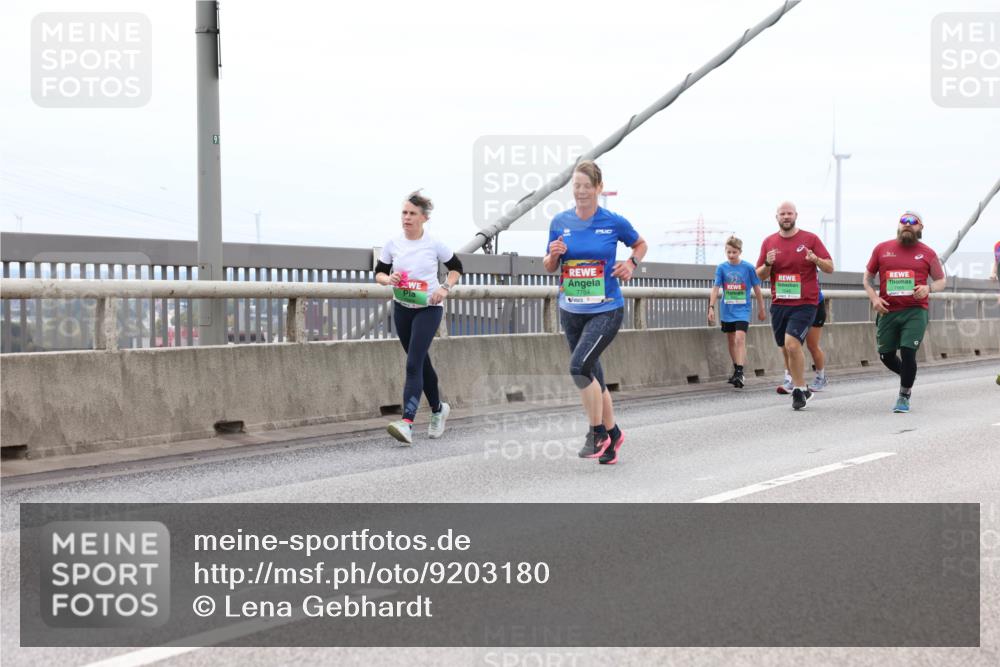 03.10.2025 - Köhlbrandbrückenlauf Lena Gebhardt http://msf.ph/oto/9203180 03.10.2025 15:52:04 Position 2 91, 7565 meine-sportfotos.de
