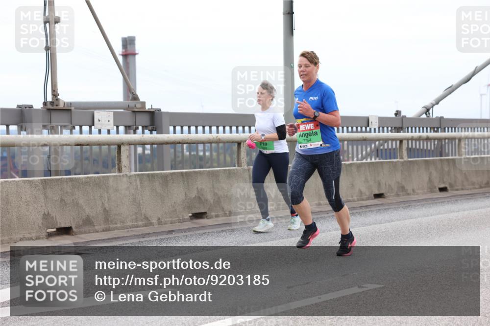 03.10.2025 - Köhlbrandbrückenlauf Lena Gebhardt http://msf.ph/oto/9203185 03.10.2025 15:52:05 Position 2 7754 meine-sportfotos.de