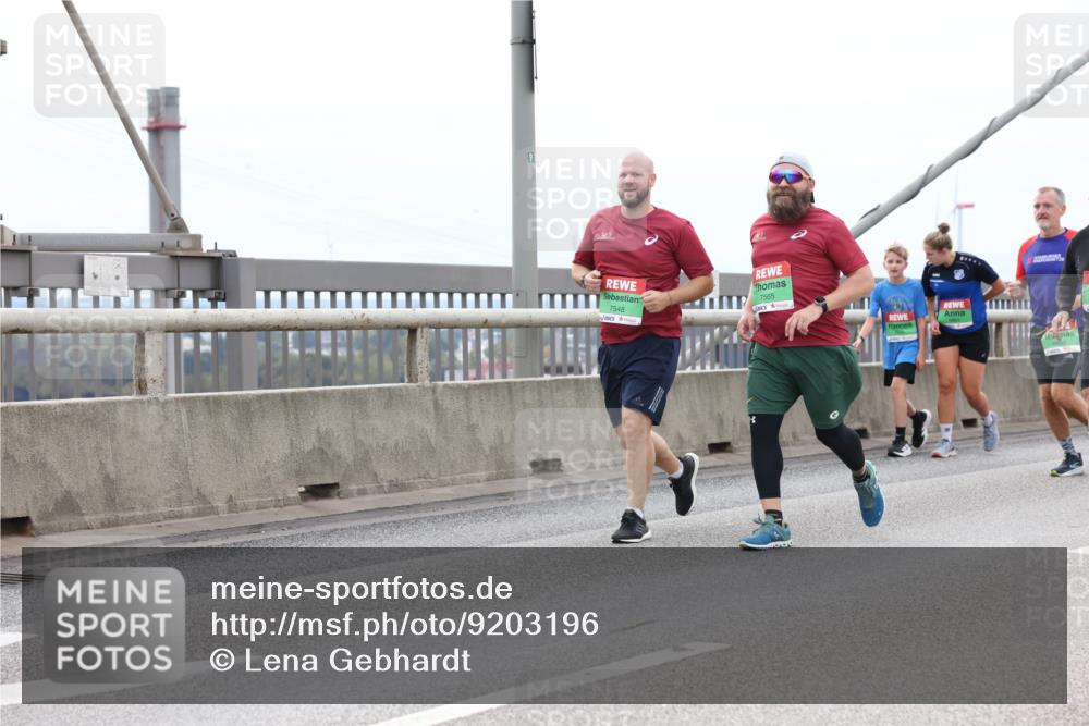 03.10.2025 - Köhlbrandbrückenlauf Lena Gebhardt http://msf.ph/oto/9203196 03.10.2025 15:52:07 Position 2 91, 7548, 7565 meine-sportfotos.de