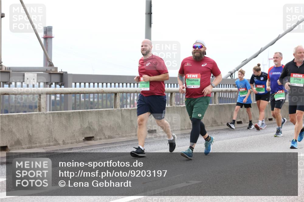 03.10.2025 - Köhlbrandbrückenlauf Lena Gebhardt http://msf.ph/oto/9203197 03.10.2025 15:52:07 Position 2 7548, 7565, 9095 meine-sportfotos.de