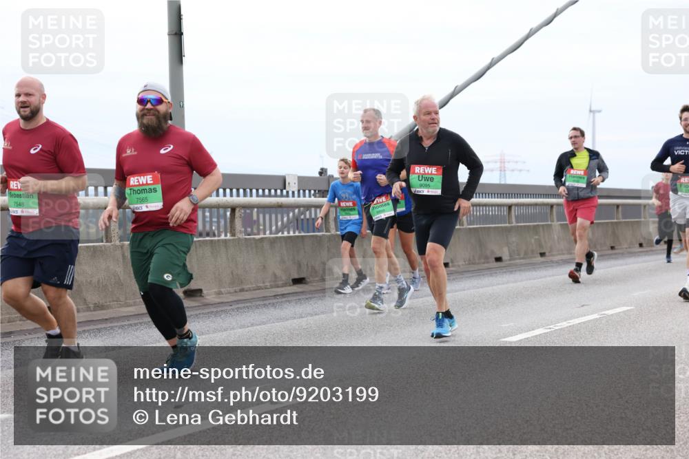 03.10.2025 - Köhlbrandbrückenlauf Lena Gebhardt http://msf.ph/oto/9203199 03.10.2025 15:52:08 Position 2 7548, 7565, 9095 meine-sportfotos.de