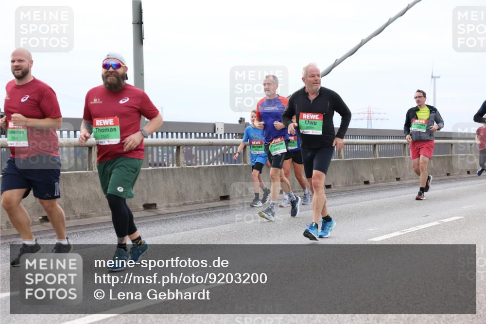03.10.2025 - Köhlbrandbrückenlauf Lena Gebhardt http://msf.ph/oto/9203200 03.10.2025 15:52:08 Position 2 7548, 7565, 8899, 9095 meine-sportfotos.de
