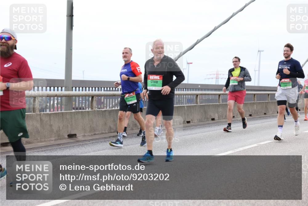 03.10.2025 - Köhlbrandbrückenlauf Lena Gebhardt http://msf.ph/oto/9203202 03.10.2025 15:52:08 Position 2 9095, 7703 meine-sportfotos.de