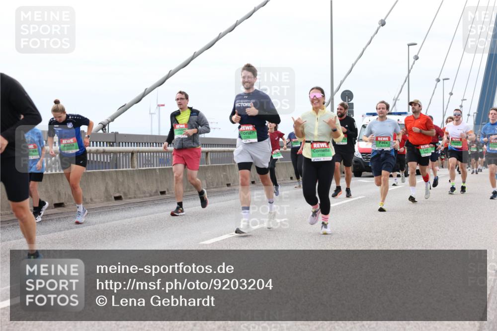 03.10.2025 - Köhlbrandbrückenlauf Lena Gebhardt http://msf.ph/oto/9203204 03.10.2025 15:52:09 Position 2 7703 meine-sportfotos.de