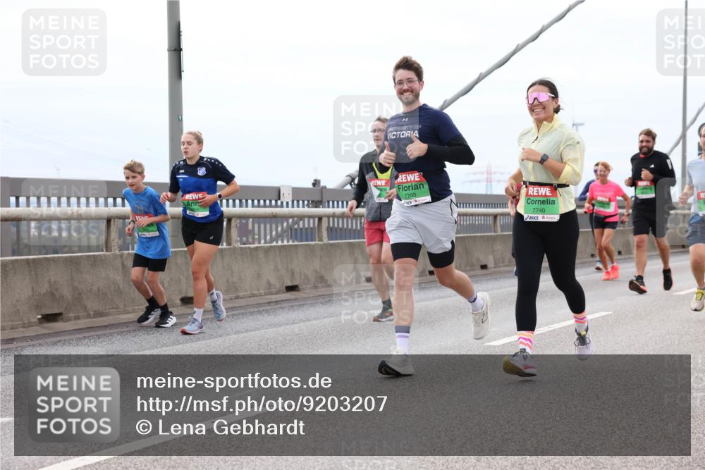 03.10.2025 - Köhlbrandbrückenlauf Lena Gebhardt http://msf.ph/oto/9203207 03.10.2025 15:52:10 Position 2 7703, 7740 meine-sportfotos.de