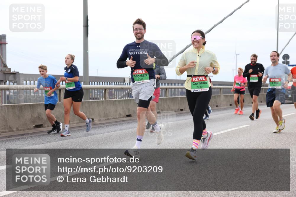 03.10.2025 - Köhlbrandbrückenlauf Lena Gebhardt http://msf.ph/oto/9203209 03.10.2025 15:52:10 Position 2 7703, 7740 meine-sportfotos.de