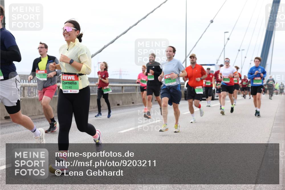 03.10.2025 - Köhlbrandbrückenlauf Lena Gebhardt http://msf.ph/oto/9203211 03.10.2025 15:52:10 Position 2 7740, 8229 meine-sportfotos.de
