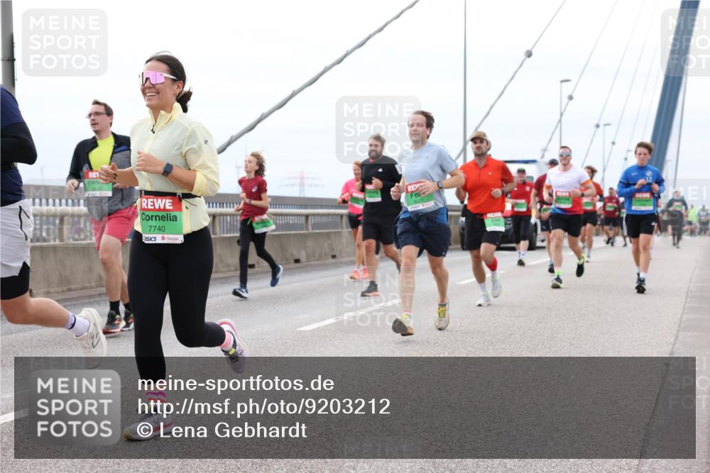 03.10.2025 - Köhlbrandbrückenlauf Lena Gebhardt http://msf.ph/oto/9203212 03.10.2025 15:52:10 Position 2 7740, 8229 meine-sportfotos.de