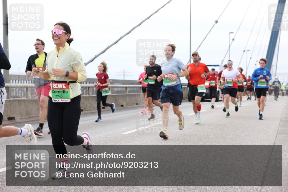 03.10.2025 - Köhlbrandbrückenlauf Lena Gebhardt http://msf.ph/oto/9203213 03.10.2025 15:52:11 Position 2 7740 meine-sportfotos.de