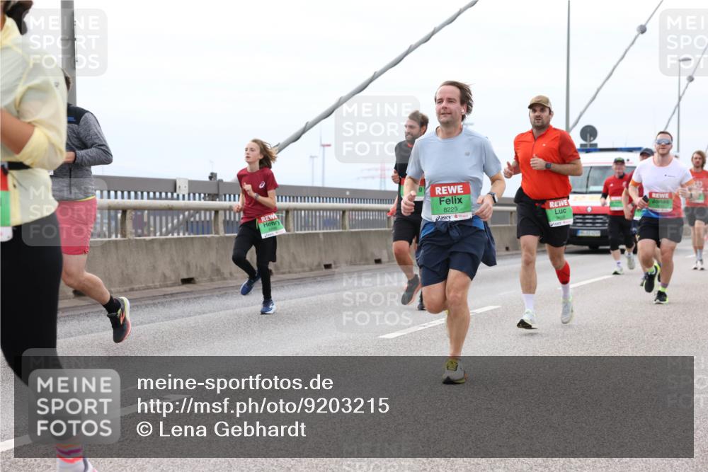 03.10.2025 - Köhlbrandbrückenlauf Lena Gebhardt http://msf.ph/oto/9203215 03.10.2025 15:52:11 Position 2 8229, 9608 meine-sportfotos.de