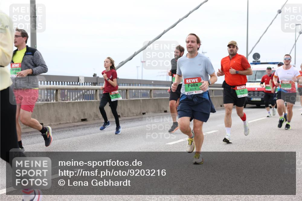 03.10.2025 - Köhlbrandbrückenlauf Lena Gebhardt http://msf.ph/oto/9203216 03.10.2025 15:52:11 Position 2 8229, 9608 meine-sportfotos.de