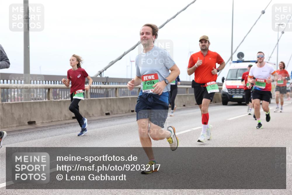 03.10.2025 - Köhlbrandbrückenlauf Lena Gebhardt http://msf.ph/oto/9203217 03.10.2025 15:52:11 Position 2 8229, 9608 meine-sportfotos.de