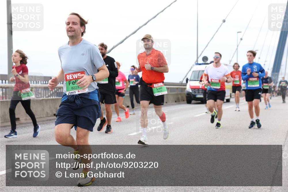 03.10.2025 - Köhlbrandbrückenlauf Lena Gebhardt http://msf.ph/oto/9203220 03.10.2025 15:52:12 Position 2 8229, 9608 meine-sportfotos.de