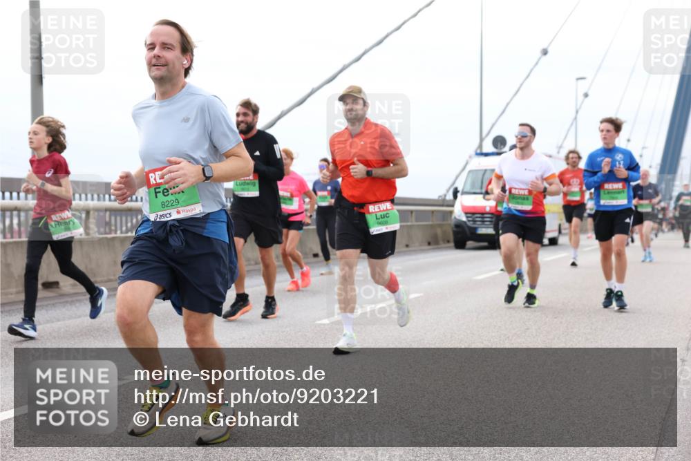 03.10.2025 - Köhlbrandbrückenlauf Lena Gebhardt http://msf.ph/oto/9203221 03.10.2025 15:52:12 Position 2 8229, 9608 meine-sportfotos.de