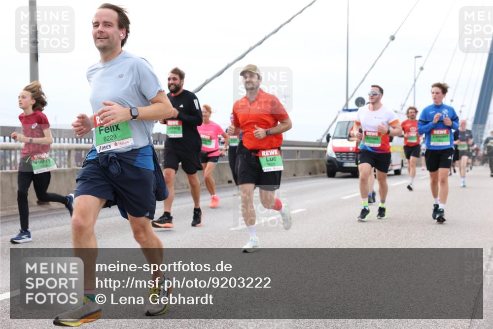 03.10.2025 - Köhlbrandbrückenlauf Lena Gebhardt http://msf.ph/oto/9203222 03.10.2025 15:52:12 Position 2 8229, 9608 meine-sportfotos.de