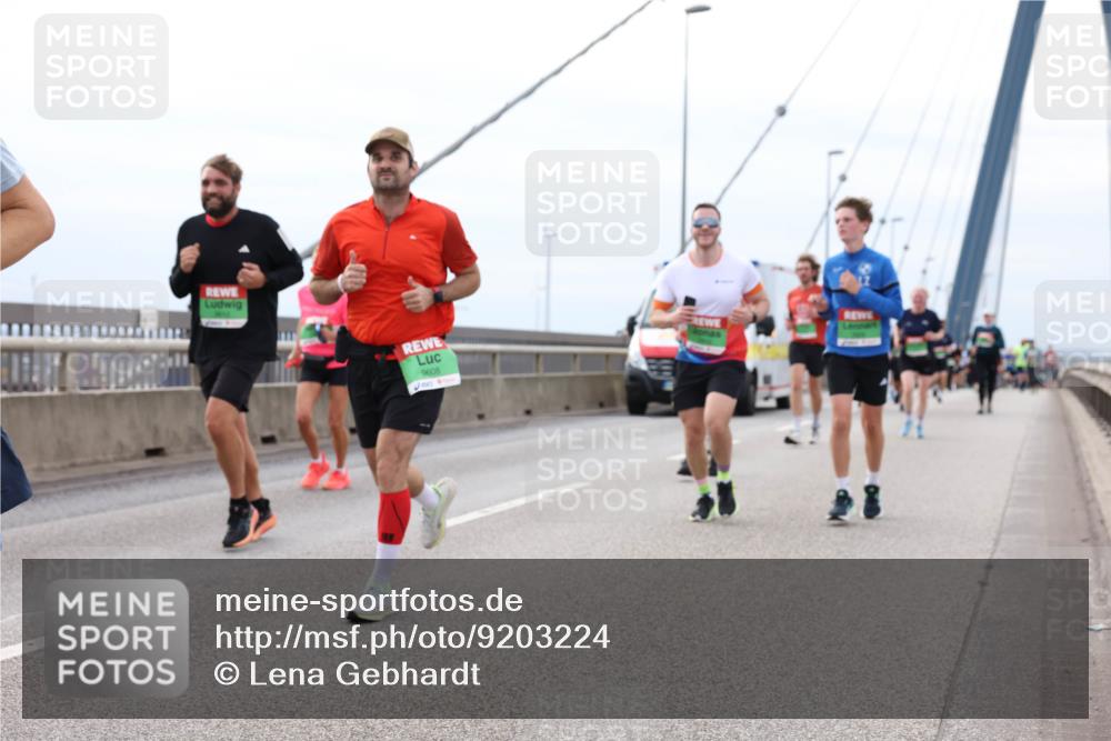 03.10.2025 - Köhlbrandbrückenlauf Lena Gebhardt http://msf.ph/oto/9203224 03.10.2025 15:52:12 Position 2 9608 meine-sportfotos.de
