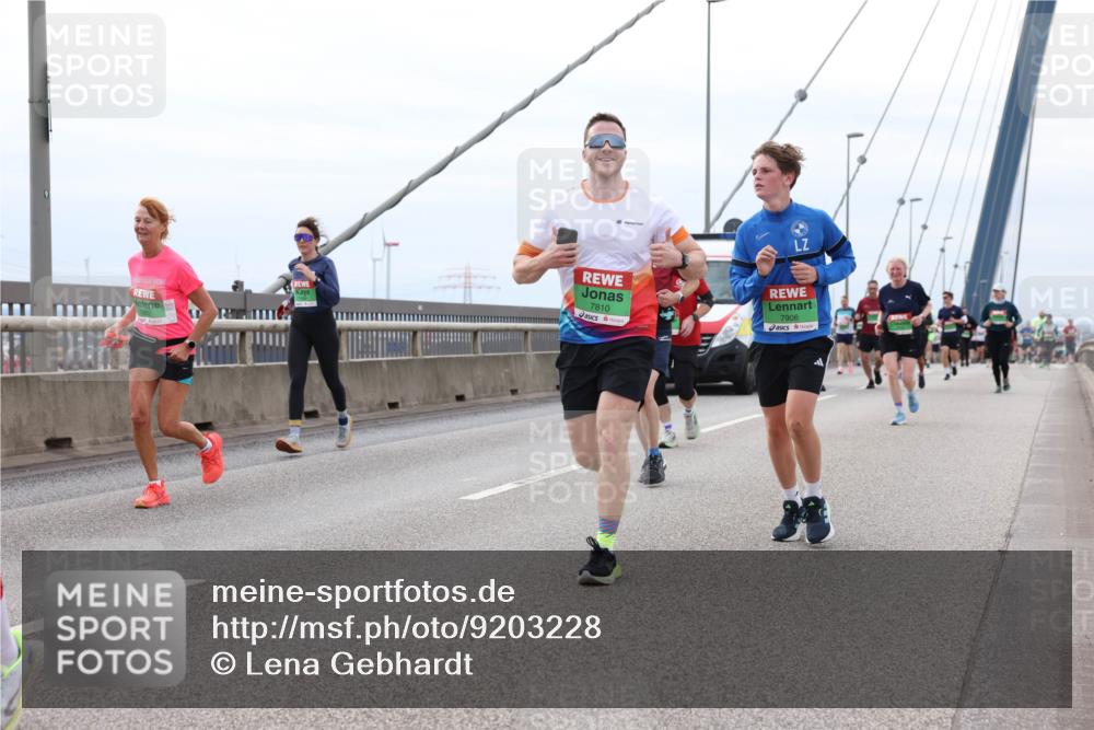 03.10.2025 - Köhlbrandbrückenlauf Lena Gebhardt http://msf.ph/oto/9203228 03.10.2025 15:52:13 Position 2 7810, 7906 meine-sportfotos.de