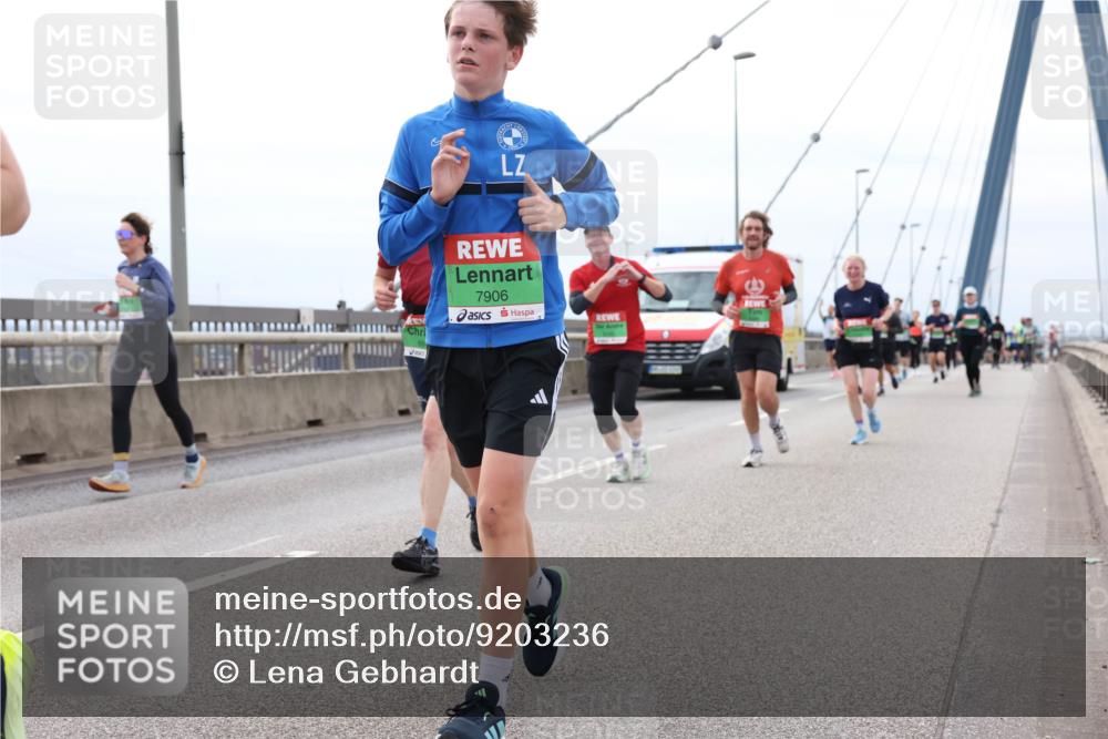 03.10.2025 - Köhlbrandbrückenlauf Lena Gebhardt http://msf.ph/oto/9203236 03.10.2025 15:52:15 Position 2 7906 meine-sportfotos.de
