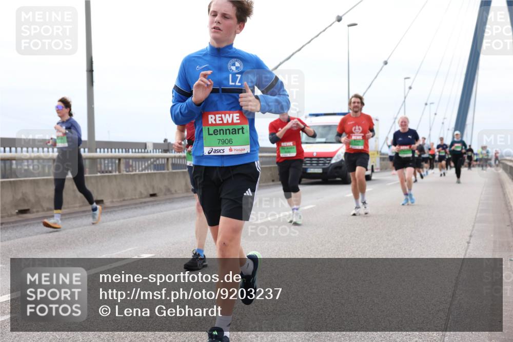 03.10.2025 - Köhlbrandbrückenlauf Lena Gebhardt http://msf.ph/oto/9203237 03.10.2025 15:52:15 Position 2 7906 meine-sportfotos.de