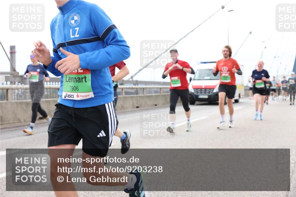 03.10.2025 - Köhlbrandbrückenlauf Lena Gebhardt http://msf.ph/oto/9203238 03.10.2025 15:52:15 Position 2 7906 meine-sportfotos.de