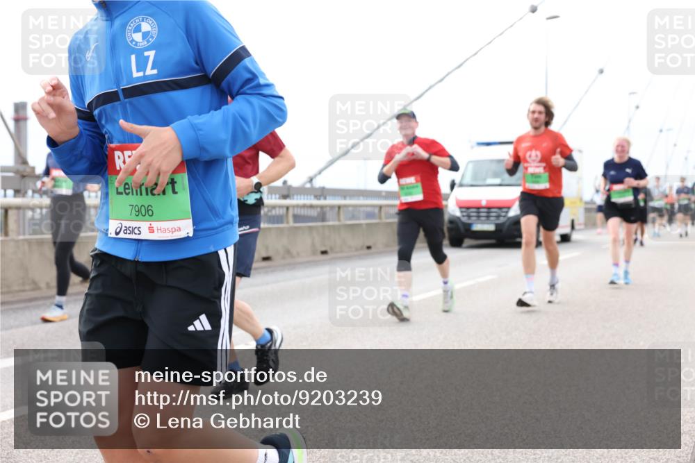 03.10.2025 - Köhlbrandbrückenlauf Lena Gebhardt http://msf.ph/oto/9203239 03.10.2025 15:52:15 Position 2 7906 meine-sportfotos.de