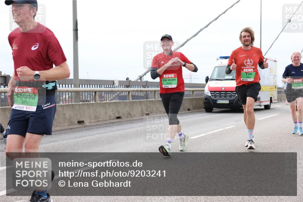 03.10.2025 - Köhlbrandbrückenlauf Lena Gebhardt http://msf.ph/oto/9203241 03.10.2025 15:52:16 Position 2 8978, 8192, 4249, 9396, 7415 meine-sportfotos.de