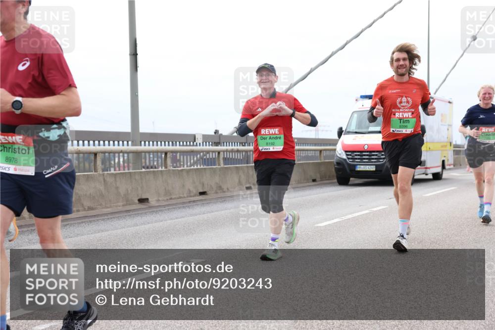 03.10.2025 - Köhlbrandbrückenlauf Lena Gebhardt http://msf.ph/oto/9203243 03.10.2025 15:52:16 Position 2 8978, 8192, 4249, 9396, 7415 meine-sportfotos.de