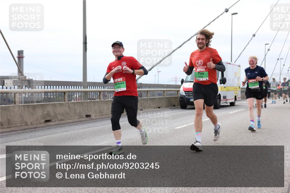 03.10.2025 - Köhlbrandbrückenlauf Lena Gebhardt http://msf.ph/oto/9203245 03.10.2025 15:52:16 Position 2 8192, 9396, 7415 meine-sportfotos.de