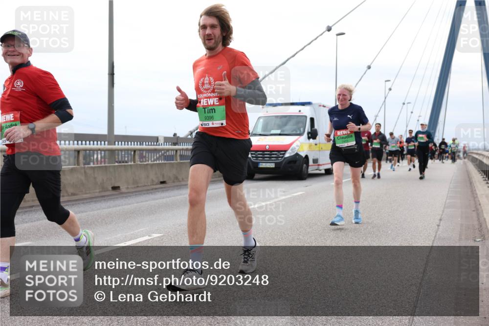 03.10.2025 - Köhlbrandbrückenlauf Lena Gebhardt http://msf.ph/oto/9203248 03.10.2025 15:52:17 Position 2 9396, 4249, 7415 meine-sportfotos.de