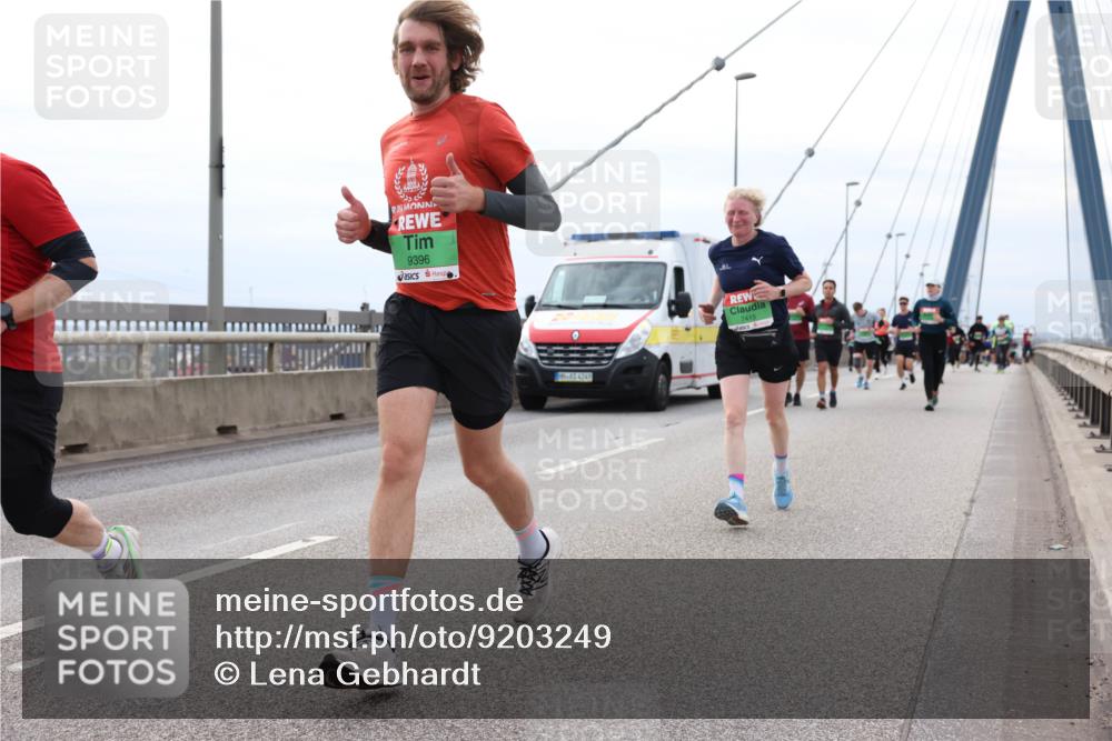 03.10.2025 - Köhlbrandbrückenlauf Lena Gebhardt http://msf.ph/oto/9203249 03.10.2025 15:52:17 Position 2 9396, 4249, 7415 meine-sportfotos.de